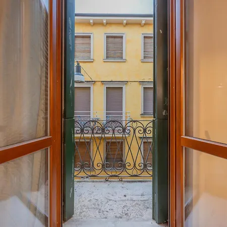 Apartment The Bright Nest Verona