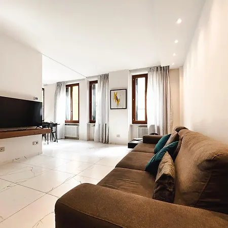 The Bright Nest Apartment *